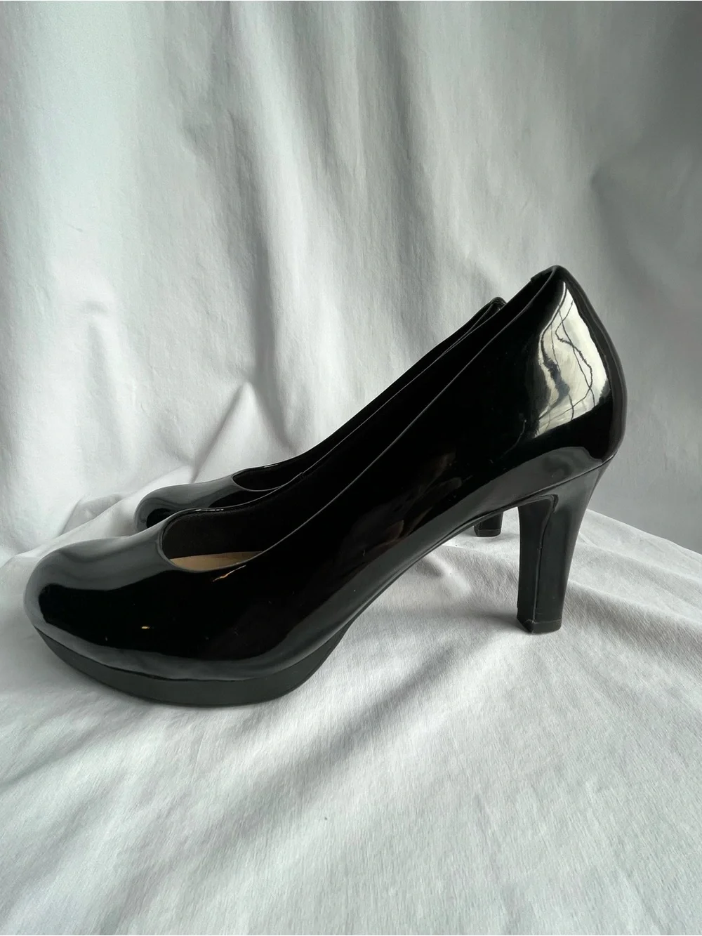 Clarks Black Patent Round-Toe Heel Pumps